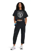 Pantalón deportivo Under Armour de corte al tobillo, color negro, con cintura elástica de talle alto y cordón interno. Presenta bolsillos laterales y detalles reflectantes en los laterales de las piernas.