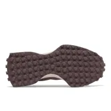 Championes New Balance modelo WS327FA, color gris oscuro con detalles en beige y suela de goma con tacos.