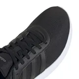 Championes Adidas Lite Racer 4.0 de diseño deportivo, color negro con mediasuela blanca con tecnología Cloudfoam. Presentan el logo de la marca en la lengüeta y las tres tiras laterales características.