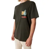Remera verde militar oscura con pequeño estampado gráfico en el pecho y diseño de manga corta.
