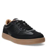 Championes urbanos negros con detalles en gamuza y suela marrón.