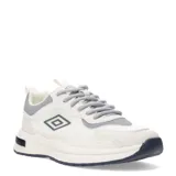 Championes Umbro modelo Jogger, de estilo retro urbano. Presentan una combinación de paneles en color blanco, gris y detalles en azul marino. Cuentan con cierre de cordones, suela con amortiguación y logo de la marca en el lateral.