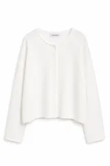 Cardigan de punto color blanco, con cuello redondo, cierre frontal de botones y mangas largas con diseño holgado.
