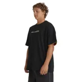 Remera Billabong de manga corta, color negro, con diseño oversize y detalles en color mostaza en el interior del cuello y las mangas. Cuenta con estampa frontal del logo de la marca.