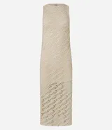 Vestido midi de crochet color crudo, sin mangas y con cuello redondo. Presenta aberturas laterales en el ruedo.