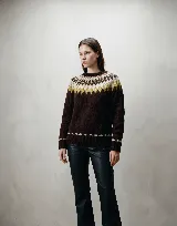 Buzo de tejido de punto con diseño de jacquard en el canesú y en los puños, de cuello redondo y manga larga.