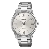 Reloj analógico Casio con caja y malla de acero inoxidable plateado. Esfera plateada con índices de bastón y números romanos en las posiciones 12, 3, 6 y 9.