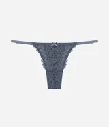 Bombacha colaless de encaje floral con tiras finas laterales, confeccionada en poliamida y elastano con forro de algodón.