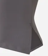 Blusa strapless de microfibra color marrón, con diseño ajustado y tajo lateral.