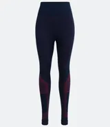 Legging deportiva de tiro alto confeccionada en tejido de poliamida sin costuras. Presenta un diseño ajustado al cuerpo con detalles geométricos contrastantes en la parte inferior de las piernas.
