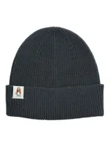 Gorro tipo beanie de tejido acanalado en color gris oscuro, con vuelta en el borde y parche rectangular con el logo de un perro basset hound.