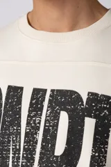 Remeron de corte oversize color negro, con estampa frontal en color gris desgastado que incluye el texto 'CNPT' y tres estrellas. Presenta cuello redondo y mangas cortas amplias.
