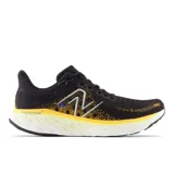 Championes de running New Balance Fresh Foam X 1080v12, color negro con detalles en amarillo y azul.