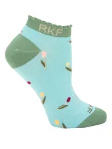 Calcetines tobilleros de fibra de bambú en color celeste con estampado de pequeñas flores y detalles en verde en talón, puntera y borde superior.