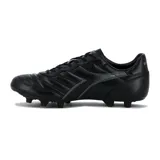 Championes de fútbol Diadora modelo Goal MD, color negro con detalles en gris oscuro. Diseño clásico con cordones y suela con tapones para césped.