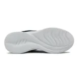 Championes deportivos Diadora modelo Robin 4 para hombre, color negro con logo blanco en el lateral y suela gruesa blanca.