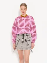 Minifalda gris con efecto lavado, bolsillos cargo laterales con solapa y cordones ajustables en el ruedo.