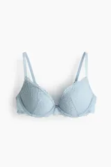 Soutien super push-up con aros, copas superacolchadas y breteles ajustables. Confeccionado en encaje floral, color celeste claro. Cierre de corchetes en la espalda.