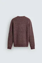 Jersey de punto perlado con ajuste relajado, cuello redondo y manga larga, con acabados en rib en puños y cintura.