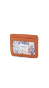 Tarjetero de símil cuero color beige con visor frontal transparente y ranuras para tarjetas.