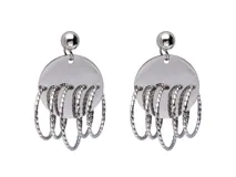 Aros colgantes de acero rose gold con cierre de mariposa, compuestos por un círculo superior, una placa ovalada y aros colgantes trenzados.