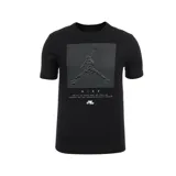 Remera de algodón negra con cuello redondo y manga corta. Presenta un estampado frontal gráfico que recrea la silueta del logo Jumpman mediante líneas horizontales, acompañado de texto descriptivo y el logo Jumpman en la parte inferior.