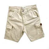 Bermuda cargo de gabardina en color azul marino, con bolsillos laterales con solapa y detalle de etiqueta de cuero sintético.
