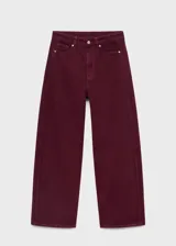 Jeans de tiro alto y estilo barrel con diseño balloon, cinco bolsillos, trabillas y cierre frontal de botón y cremallera.