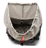 Mochila Wildwood Heights de 45L color negro con tecnología Omni-Shield, diseño amplio y compartimento principal con cierre de cordón ajustable.