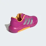 Championes de entrenamiento Adidas Dropset Base, color fucsia con las tres tiras laterales en plateado y suela en naranja. Diseñados para levantamiento de pesas y entrenamiento de fuerza, cuentan con exterior de malla transpirable, puntera ancha y estructura baja para mayor estabilidad.