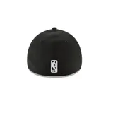 Gorra New Era modelo 39Thirty de los Golden State Warriors, color negro con logo del equipo bordado en el frente. Diseño stretch con visera precurvada y corona estructurada.
