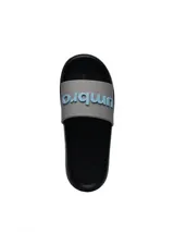 Ojota Umbro con base negra y tira superior gris con el logo de la marca en relieve color celeste.