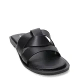 Sandalia plana negra de mujer, estilo slide, con tiras anchas entrelazadas en la parte superior.