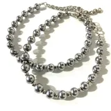 Collar corto plateado con cadena de acero inoxidable y perlas hematite.