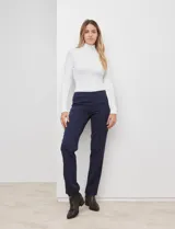 Pantalón de vestir azul marino, marca Zac & Rachel, con pretina con faja interna modeladora, bolsillos rectos delanteros y traseros simulados.
