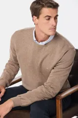 Buzo tejido de algodón y cashmere, de cuello redondo y manga larga, en color verde oscuro melange.