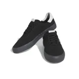 Championes urbanos Adidas modelo 3MC, color negro con suela y detalle en el talón de color blanco. Presentan un diseño de perfil bajo con exterior de lona resistente y el icónico logo de la marca en el lateral.