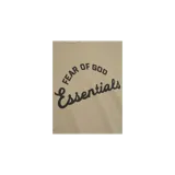 Remera manga larga de Fear of God Essentials en color tostado, con diseño oversize y cuello redondo. Presenta un estampado gráfico en el pecho con las inscripciones "Fear of God" en la parte superior y "Essentials" en tipografía cursiva.