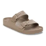Sandalias Birkenstock Arizona EVA en color taupe, con diseño de dos tiras ajustables con hebillas y plantilla anatómica.
