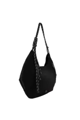 Cartera tipo hobo de Las Oreiro en color marrón, confeccionada en material tipo gamuza. Presenta una correa de hombro estilo soga trenzada con nudos decorativos y un bolsillo lateral con cierre. Incluye un pequeño aplique metálico con forma de labios en la parte inferior frontal.