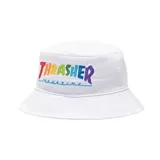 Gorro tipo bucket blanco con logo Thrasher bordado en colores del arcoíris.