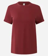 Remera de algodón celeste con cuello redondo y mangas cortas dobladas, de corte regular y diseño liso.
