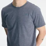 Remera gris de manga corta con tecnología NB DRY que absorbe la humedad.