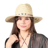 Sombrero de paja color beige con ala ancha y cinta decorativa con cuentas azules.