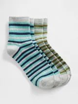 Pack de dos pares de medias de corte medio con diseño de rayas horizontales. Un par combina tonos de gris, azul marino y turquesa, mientras que el otro par combina tonos de gris, blanco y verde oliva.