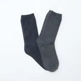 Pack de dos pares de medias de caña media, una en color negro y otra en color gris jaspeado, con tejido suave y elástico.