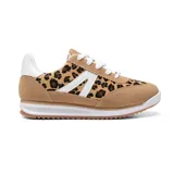 Championes urbanos color beige con estampado animal print, cordones blancos y suela blanca.