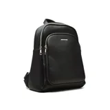 Mochila negra de cuero sintético con doble compartimento con cierre y asa superior.