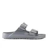 Sandalias Birkenstock Arizona Eva color gris plata, con dos correas ajustables y plantilla anatómica. Fabricadas en goma EVA, material ligero, elástico, resistente al agua y respetuoso con la piel.
