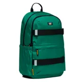 Mochila verde Caterpillar modelo Melbourne Backpack, con dos compartimentos grandes con cremallera, correas de hombro ajustables de Airmesh, compartimento para portátil, bolsillos laterales elásticos y correas frontales para skateboard.